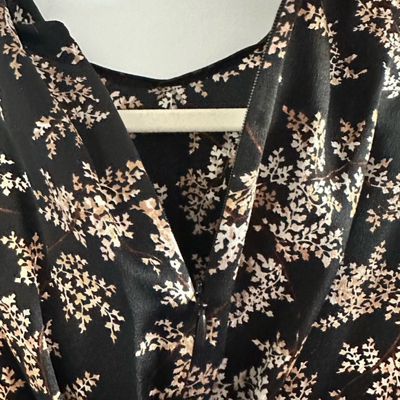 NWT Vince Brand Black and Cream Floral Long Sleeve Dress - Size XS - Picture 5 of 15